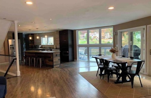 Bushkill House | ⭐️⭐️ Elegant Lakeside Getaway