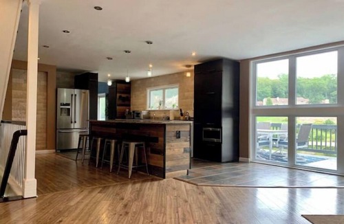 Bushkill House | ⭐️⭐️ Elegant Lakeside Getaway