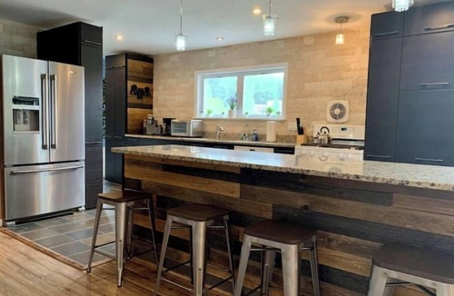 Bushkill House | ⭐️⭐️ Elegant Lakeside Getaway