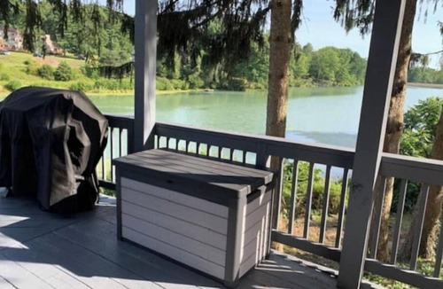 Bushkill House | ⭐️⭐️ Elegant Lakeside Getaway