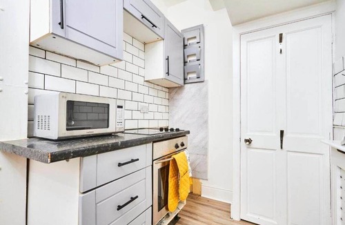 Leeds House | Elegant Leeds City Centre - Parking