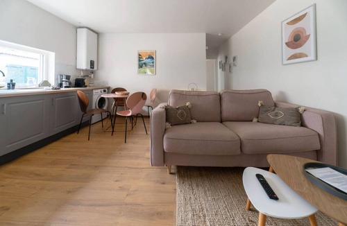 Champ-Capelet Apartment | Elegant loft with interior patio, free parking