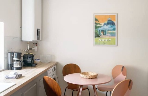 Champ-Capelet Apartment | Elegant loft with interior patio, free parking