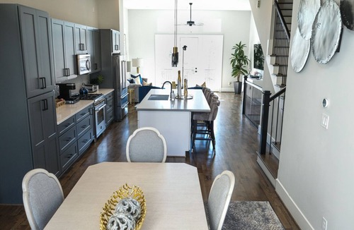 South Central Houston House | Elegant Lux Townhome. 3BD, 3.5BTH. DOWNTOWN HTX