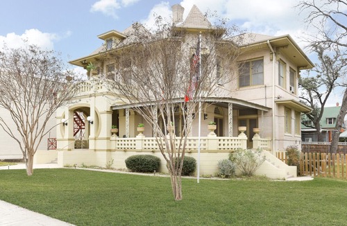 Midtown House | Elegant Manor! Largest Downtown BNB: 22beds!