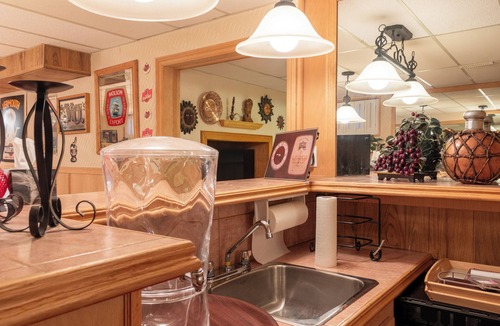 Mississauga House | Elegant Mansion with Private Bar & Social Lounge