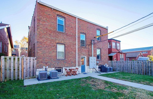 St. Louis Apartment | Elegant Minimalist Gem w/Private backyard, W/D