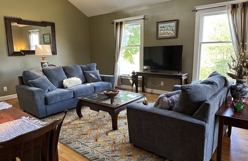 Lexington Apartment | Elegant & Modern Carriage House at Twin Maple Farm