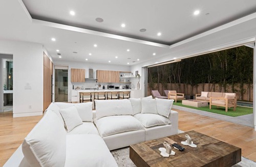 Melrose House | Elegant Modern Sophisticated WeHo Luxury Retreat