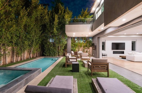 Melrose House | Elegant Modern Sophisticated WeHo Luxury Retreat