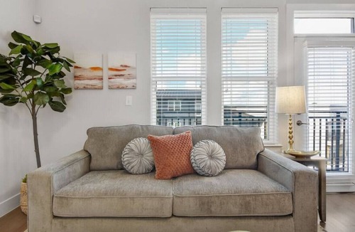 King William Apartment | Elegant & Modern Studio mins from Riverwalk