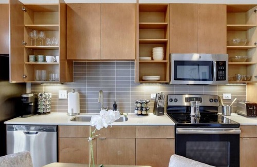King William Apartment | Elegant & Modern Studio mins from Riverwalk