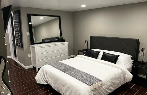 Everett House | Elegant Modern Studio in Prime Location