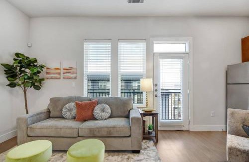 King William Apartment | Elegant Modern Studio mins from Riverwalk