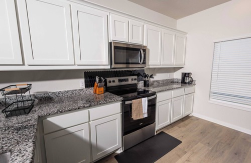 Dallas House | Elegant New Build Home - 15min from Downtown