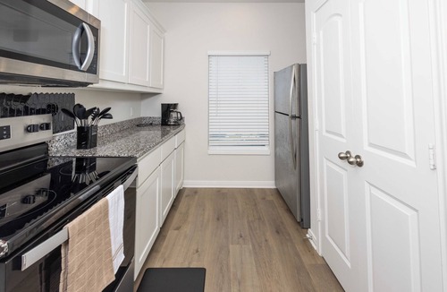 Dallas House | Elegant New Build Home - 15min from Downtown