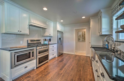 Oklahoma City House | Elegant NW Oklahoma City Home w/Spacious Yard