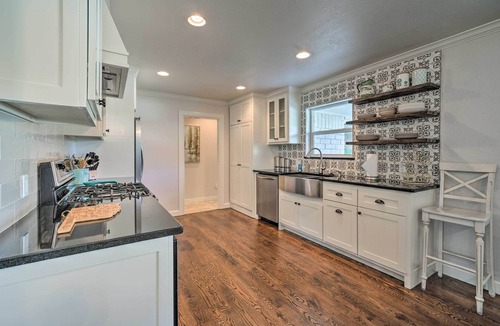 Oklahoma City House | Elegant NW Oklahoma City Home w/Spacious Yard