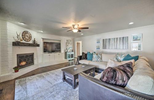 Oklahoma City House | Elegant NW Oklahoma City Home w/Spacious Yard