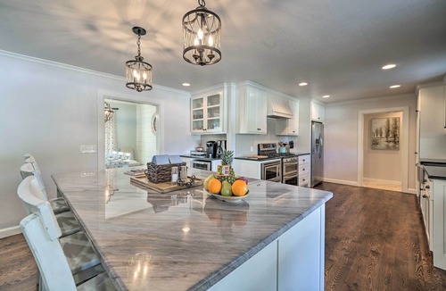 Oklahoma City Cottage | Elegant NW Oklahoma City Home w/Spacious Yard