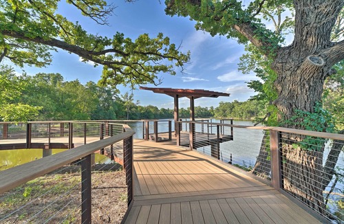 Oklahoma City Cottage | Elegant NW Oklahoma City Home w/Spacious Yard