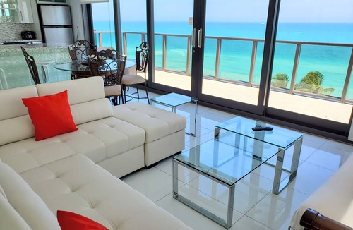 Mid Beach Apartment | Elegant Oceanfront with Views 2 Bedroom - 1101