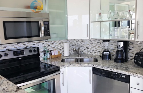 Mid Beach Apartment | Elegant Oceanfront with Views 2 Bedroom - 1101