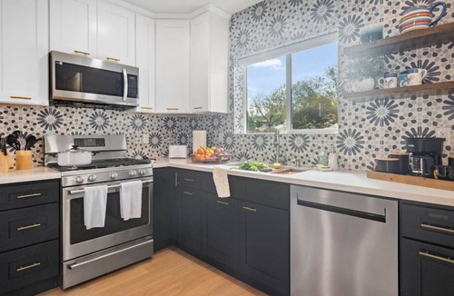 South Redlands House | Elegant Paradise in Coveted Community!