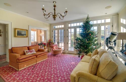 Paris Villa | Elegant Paris Manor w/Private Pool!