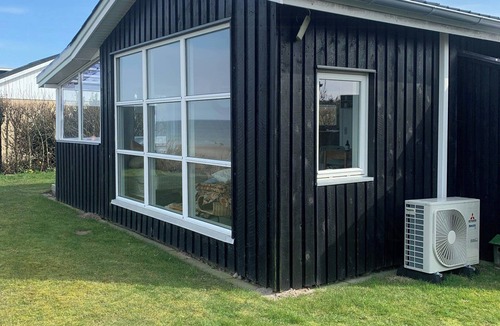 Allingabro House | Elegant pastels and panorama view to Lystrup Beach