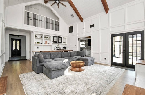 Pearland House | Elegant Pearland Retreat | Stylish & Peaceful Stay