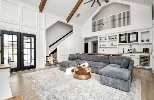Pearland House | Elegant Pearland Retreat | Stylish & Peaceful Stay