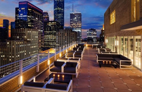 Downtown Houston Hotel | Elegant Pet Friendly Suite Near Old Market Square – 0.3 mile | Onsite Parking