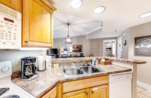 Gatlinburg Condo | Elegant pool-view condo with free attraction tickets, balcony, & hot tub/pool