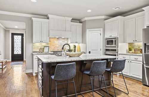 Bixby House | Elegant & Private Family Retreat - Stylish Bixby Home