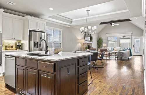 Bixby House | Elegant & Private Family Retreat - Stylish Bixby Home