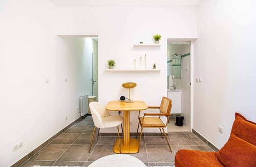 Plaisance Apartment | Elegant Renovated Apartment in Plaisance Pernety