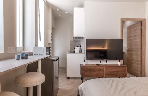 Quartier de la Chapelle Apartment | Elegant Renovated Apartment