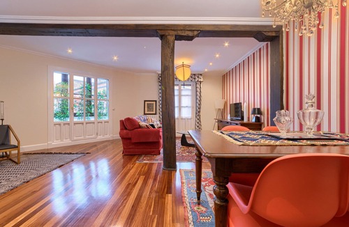 San Francisco Apartment | Elegant Renovated Ballroom with WiFi