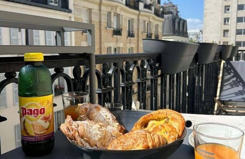 Levallois-Perret Apartment | Elegant Retreat in Levallois with Sunny Balcony