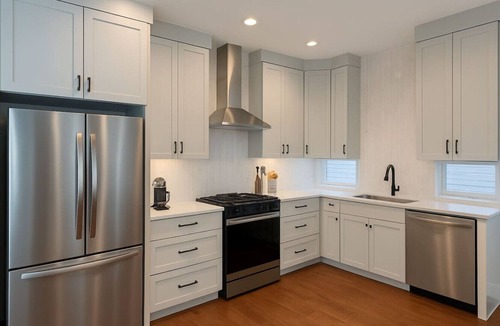 Chestnut House | Elegant Retreat Bright 2BR Prime Stay