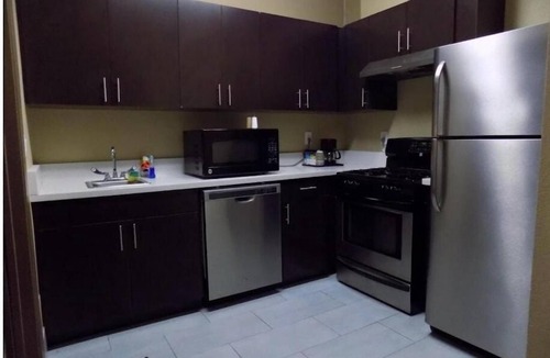 Moulton Hotel | Elegant Room Near Bryan’s Treat With Kitchenette, Free Breakfast And Parking
