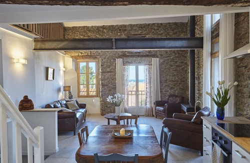 Collioure Apartment | Elegant & rustic Collioure stay. With ensuite & sea view