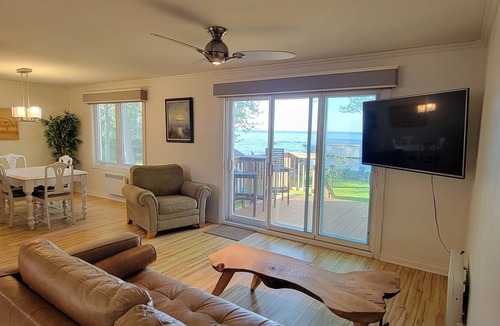 Garden Village Cottage | Elegant Sandy Lakefront Cottage with Paddle boat/Kayaks