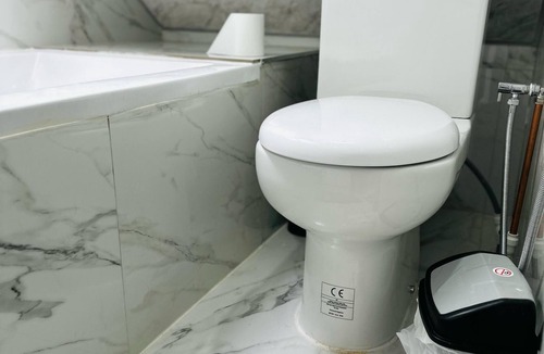 Broadheath House | Elegant Single Peaceful Stay