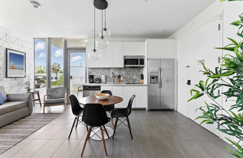 Flamingo/Lummus Apartment | Elegant SoBe 2 Bedroom Apartment
