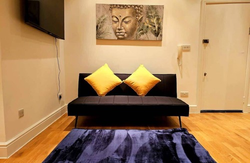 North Kensington Condo | Elegant Spacious London Flat C