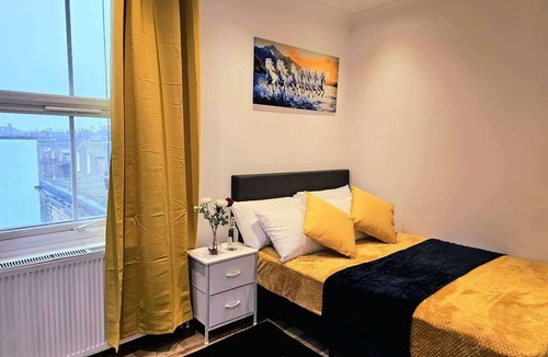 North Kensington Condo | Elegant Spacious London Flat E