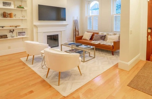 Lafayette Square House | Elegant & Spacious 2BR Lafayette Square Home