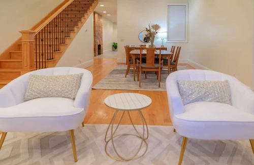 Lafayette Square House | Elegant & Spacious 2BR Lafayette Square Home